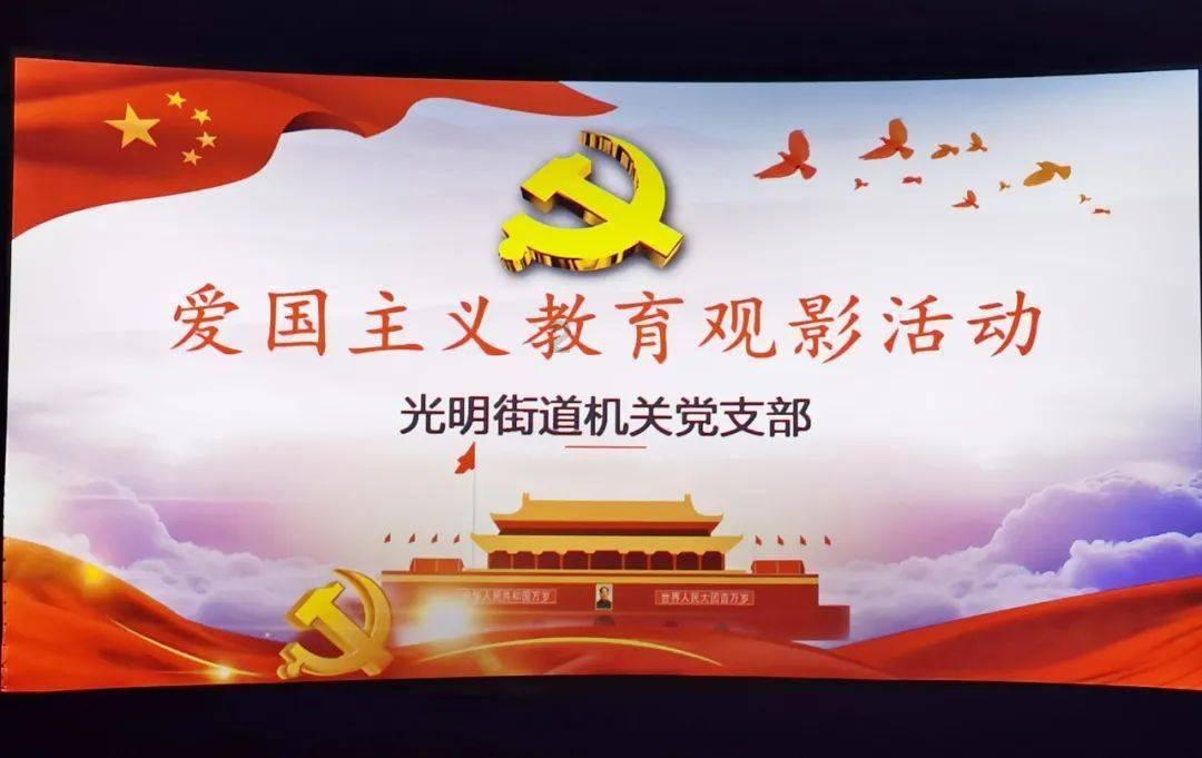逃离废弃的卡车场