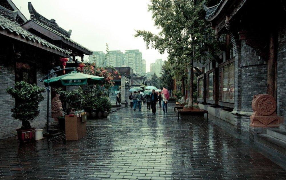 她哭了！蔡卓妍钟欣潼同框献唱：红裙翩翩，美得不可方物！